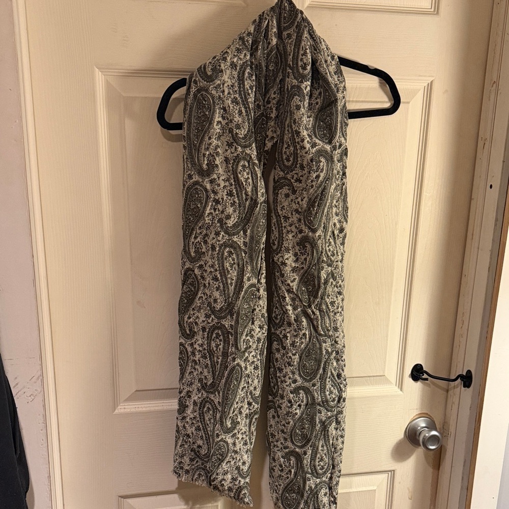 Paisley Patterned Scarf